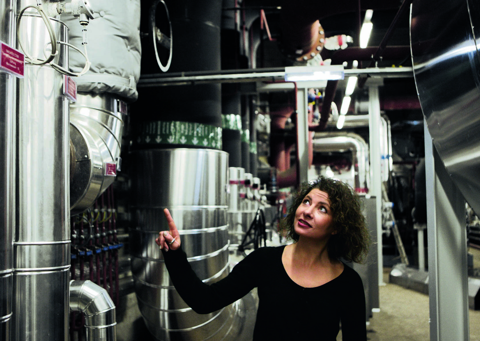 Natalie Stanke in der Fernkälteanlage