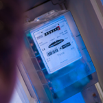 Nahaufnahme eines Stromzählers.