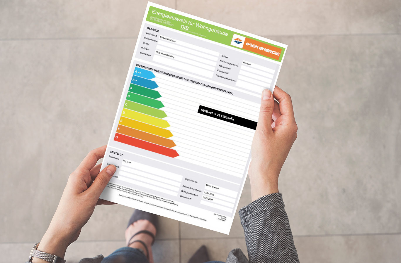 Hände halten Wien Energie Energiesparausweis