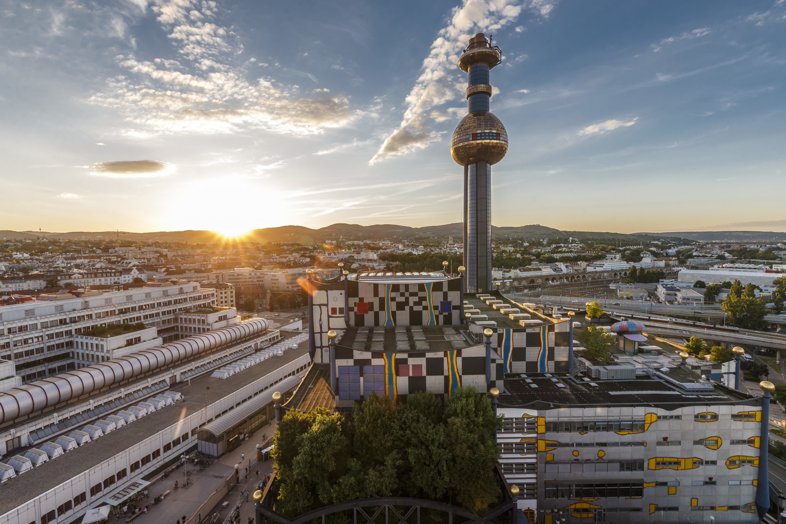 Wien Spittelau bei Sonnenuntergang