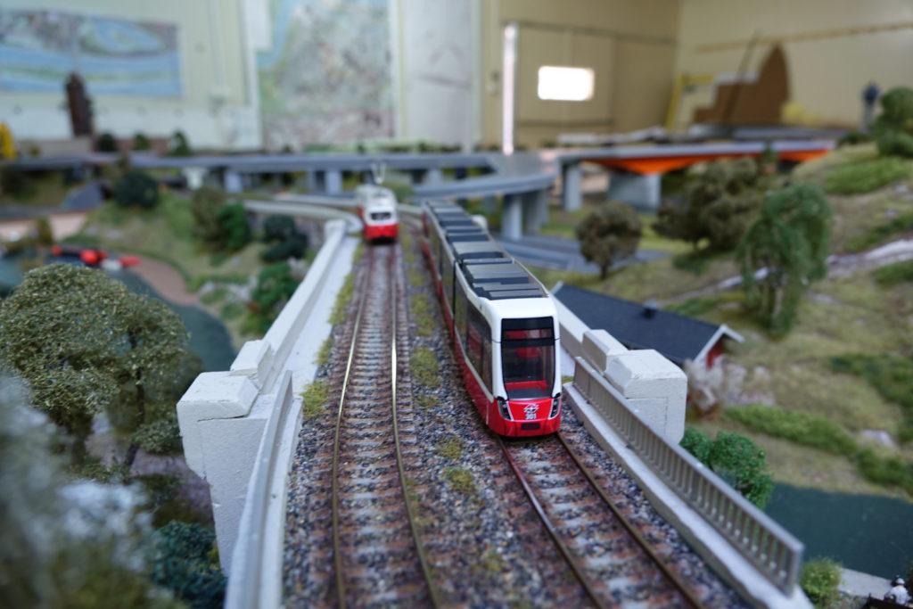 Modell einer Straßenbahn.