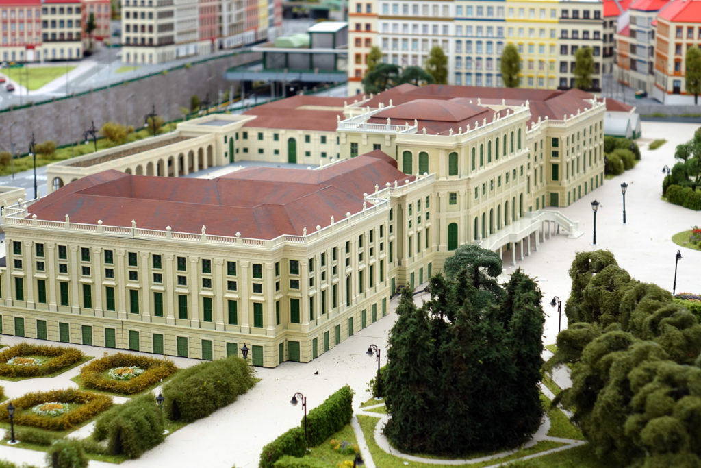 Modell vom Schloss Schönbrunn.