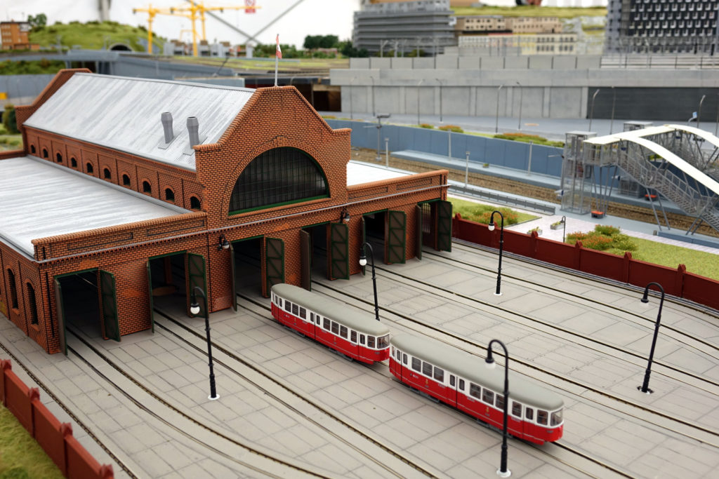 Modell eines Bahnhofs.
