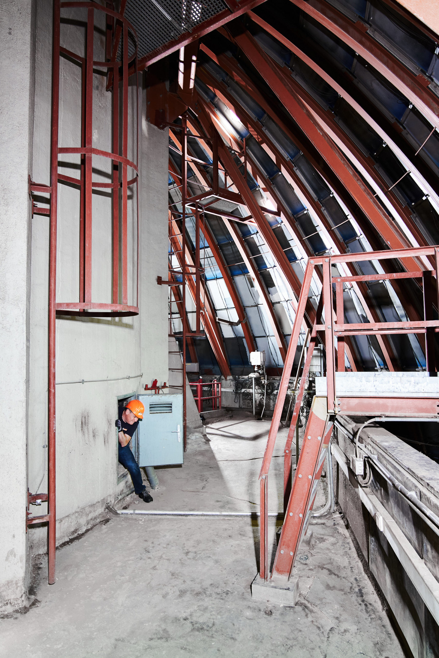 Die unscheinbare Tür zur Spitze der Spittelau.