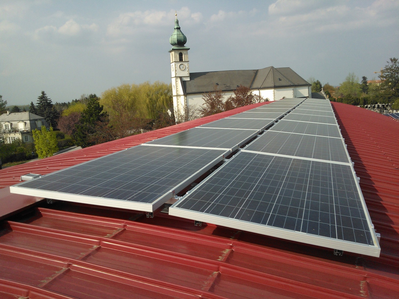 Ein Bild der Photovoltaik-Anlage in der Marktgemeinde Trumau.