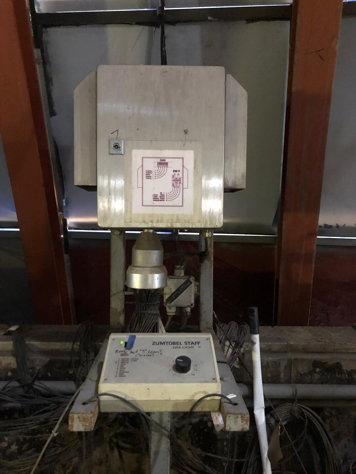 Die LED-Schaltzentrale hinter der Beleuchtung unserer goldenen Kugel.