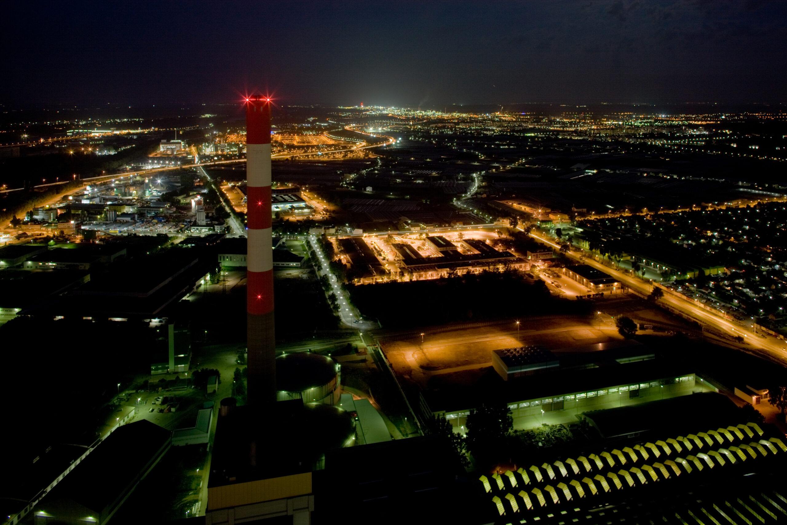 Das Kraftwerk Simmering bei Nacht