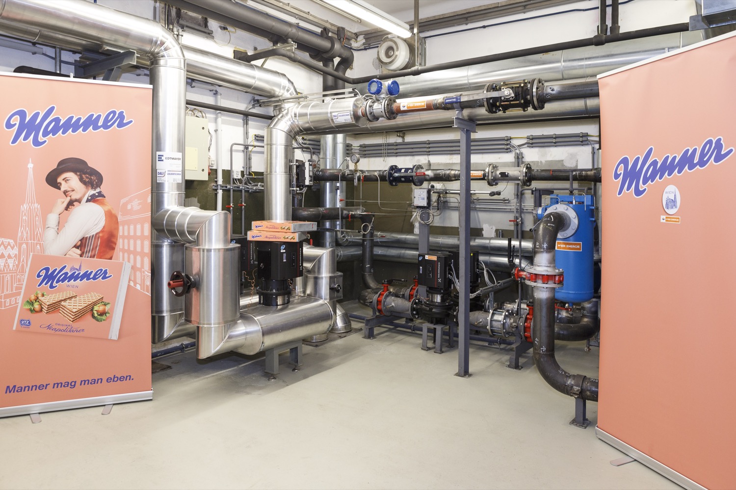 Die Abwärme, die in der Manner-Fabrik beim Backprozess entsteht, wird in das lokale Fernwärmenetz eingespeist.