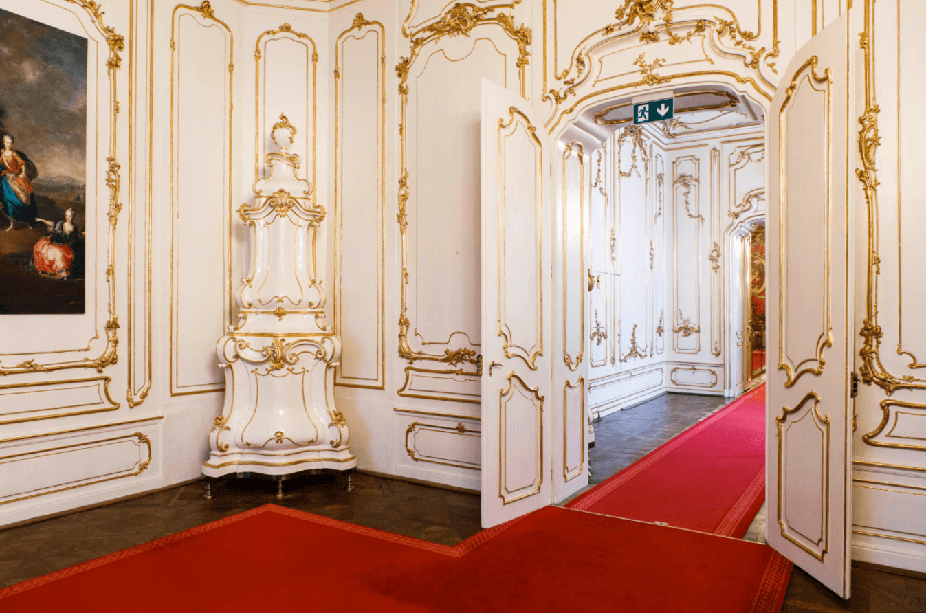 Wiener Hofburg, Sisi Museum, Holzofen in einem Eck.