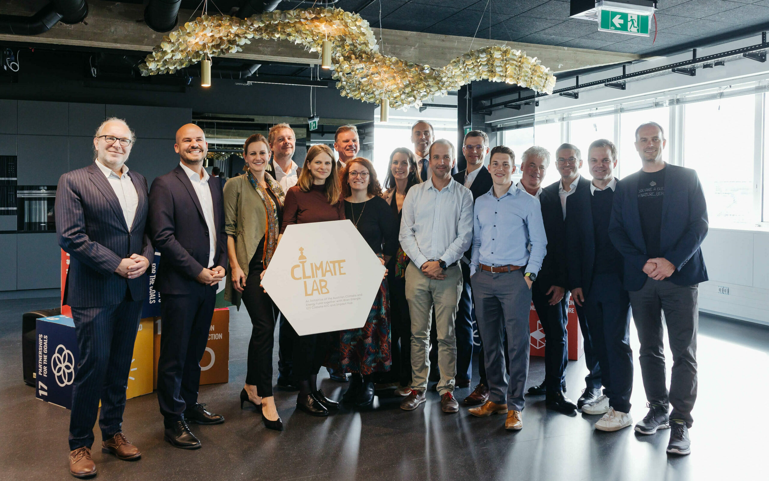 Gruppenbild bei Eröffnung des Climate Lab in der Spittelau.
