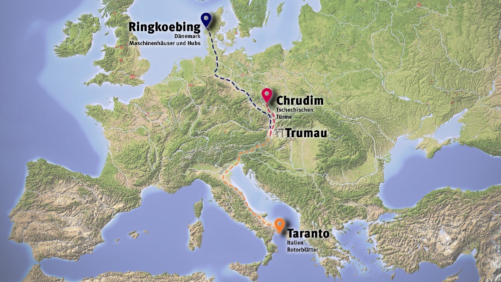 Europakarte mit gestrichelten Linien, die die Verbindungsrouten zwischen Ringköbing, Chrudim und Taranto zeigen. Von diesen Orten kommen die Windradteile her.