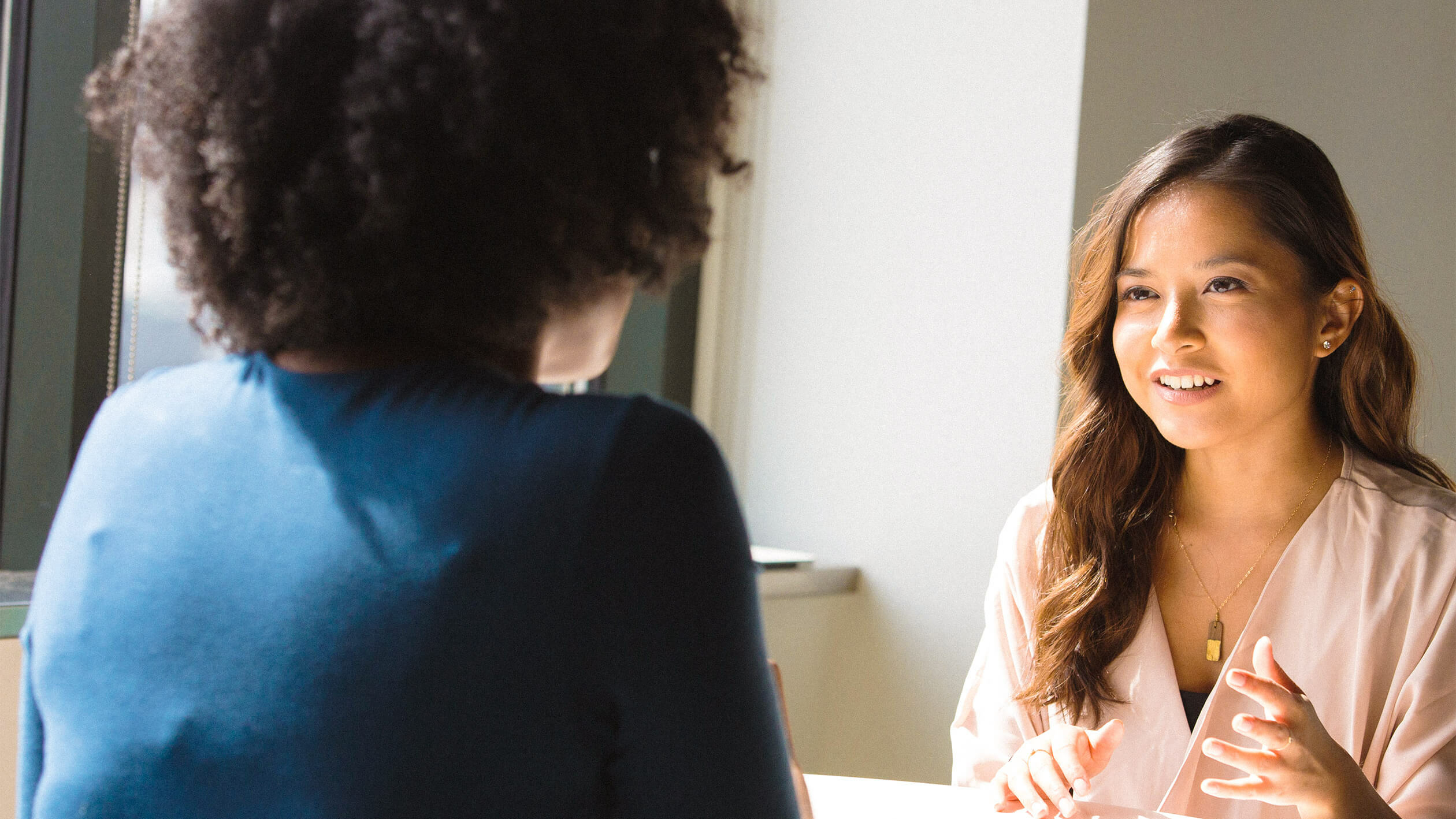 Gespräch-zw-zwei-Frauen